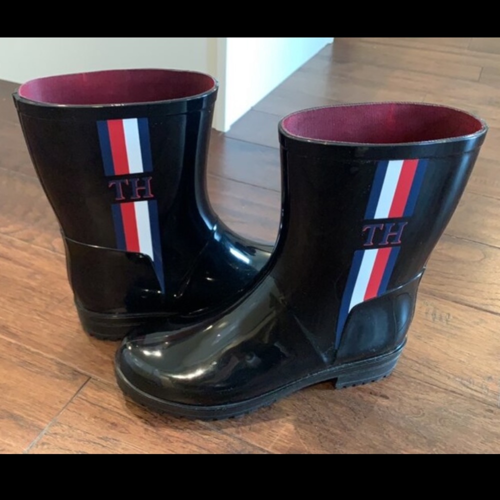 Tommy Hilfiger rain boots, size 8